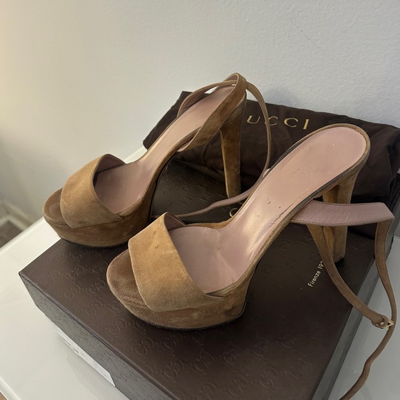 Gucci Nude Platform Heels - Picture 3 of 5